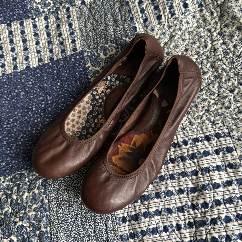 Born Brown Leather Ballet Flats